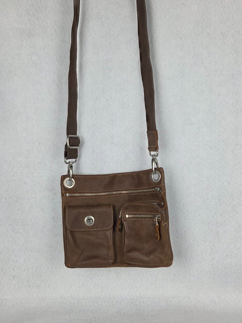 Roots Classic Brown Leather Villager Crossbody/Messenger Bag